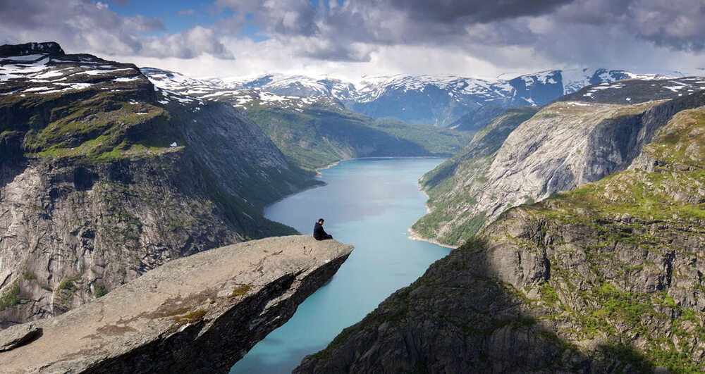 Un rocher en forme de langue de troll en Norvège