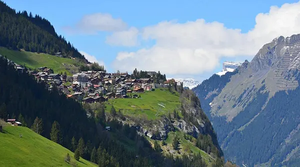 Будь ласка, створи ще одне прямокутне, горизонтальне зображення для цієї статті не використовуючи текст чи цифри на ньому. Сюжет цього зображення має повністю відрізнятися від попереднього зображення! Зображення повинно бути яскравим та реалістичним.